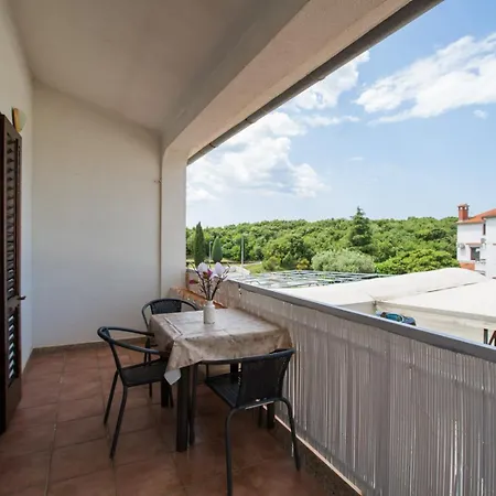 Dora Apartament *