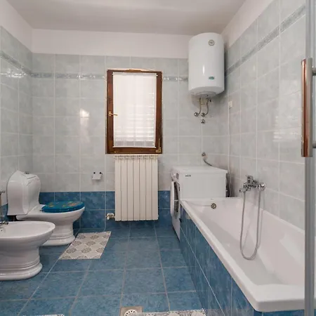 Dora Apartament *